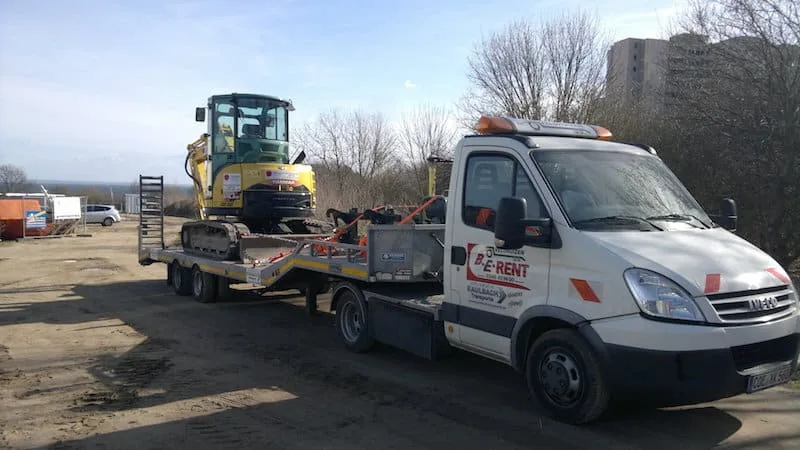 Im März 2014 kam ein Iveco mit Tieflader als Leihwagen dazu