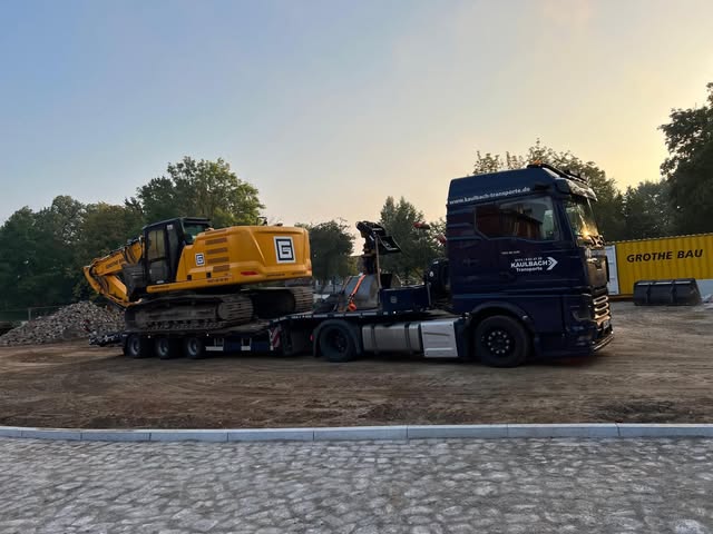 Kaulbach Gespann mit Bagger bei Abendlicht